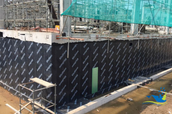 Thi công chống thấm thuận vách ngoài tầng hầm bằng màng bitum khò nóng TP.HCM 2025