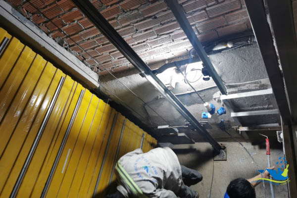 bơm keo PU chống thấm ngược hố thang máy