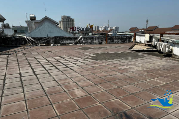 ron gạch sân thượng hở gây thấm sân thượng tại TPHCM