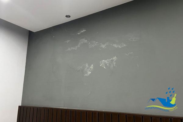 dấu hiệu tường mới xây bị thấm nước