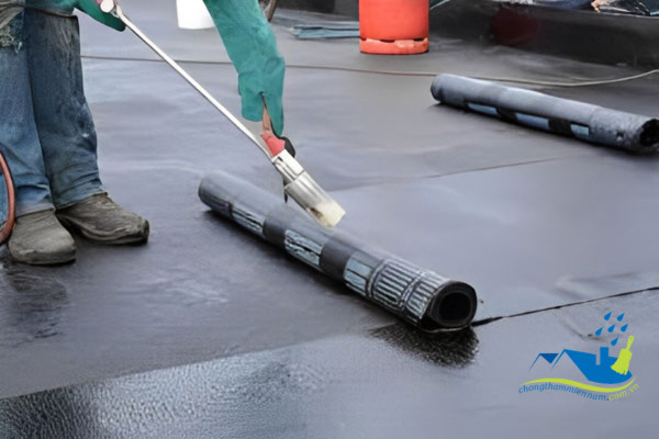 Thi công chống thấm sân thượng đã lát gạch bằng màng khò Lemax tại TPHCM