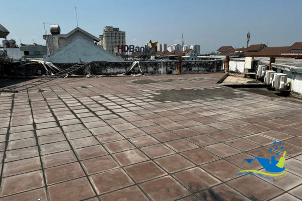 sân thượng chung cư quận 3.tphcm hư hỏng, bong tróc