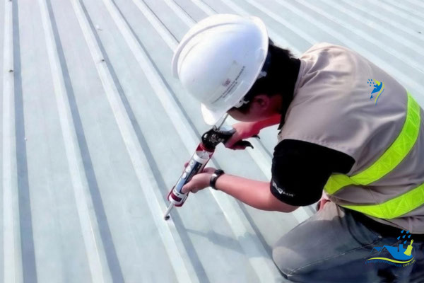 sử dụng keo Apollo Silicone A500 chống dột đầu vít mái tôn