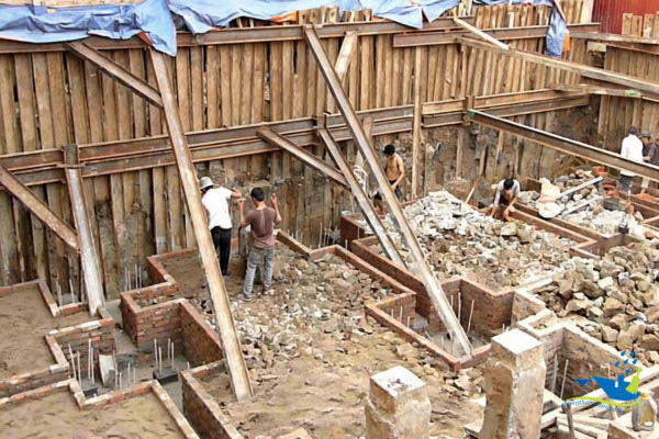 Gia cố vách tầng hầm toàn phần bằng hệ chống đỡ