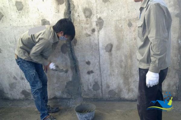 Vết nứt chân tường tầng hầm do áp lực đất ngang