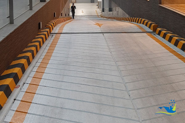 Quy định ram dốc tầng hầm nhà phố TP.HCM: độ dốc ≤15–18%, rộng ≥3.5m và cách lộ giới ≥3m